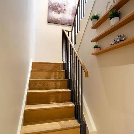 Daire Twelve Hq York